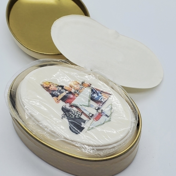 VTG new old stock Grandmother's are Special tin & Scented soap - Picture 1 of 13